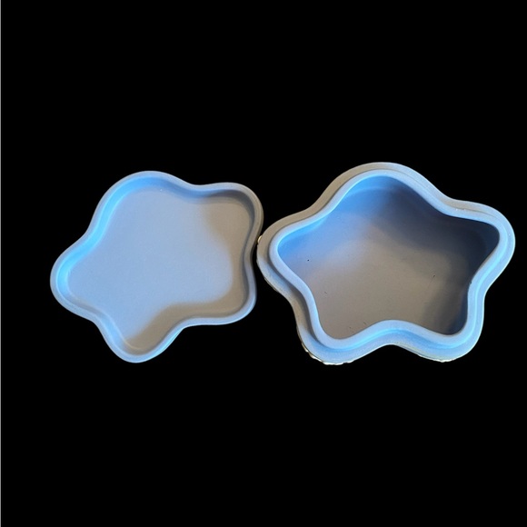 Vintage Wedgwood Blue Jasperware Vanity Trinket Box England 3.75" x 3" x 1.5" - Picture 8 of 10